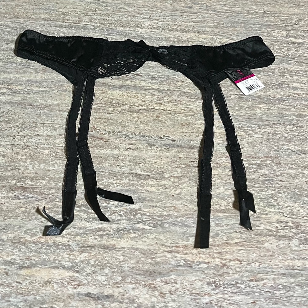 NWT Oh La La Cheri Paris Elegant Black Satin Lace Garter Belt